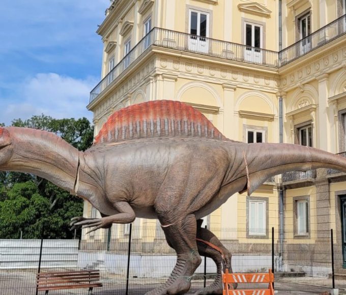museu-nacional-ganha-replica-de-dinossauro-brasileiro-com-15-metros