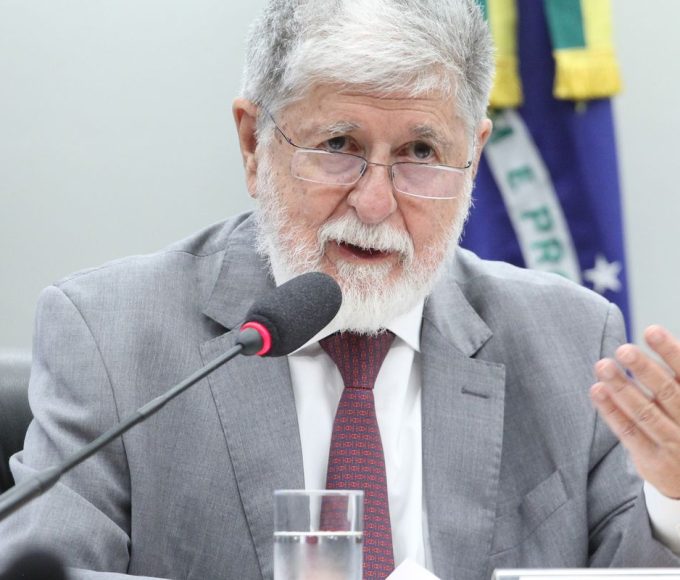 celso-amorim:-ia-sob-controle-de-poucas-empresas-piora-desigualdades