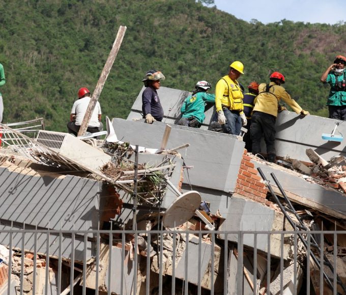 numero-de-mortos-por-terremoto-na-venezuela-sobe-para-1.450