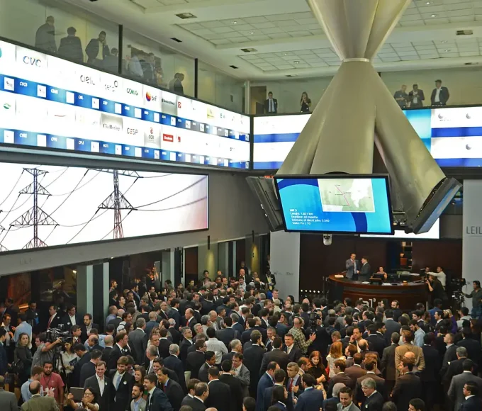ibovespa-volta-aos-174-mil-pontos-com-aposta-na-selic,-e-dolar-cai