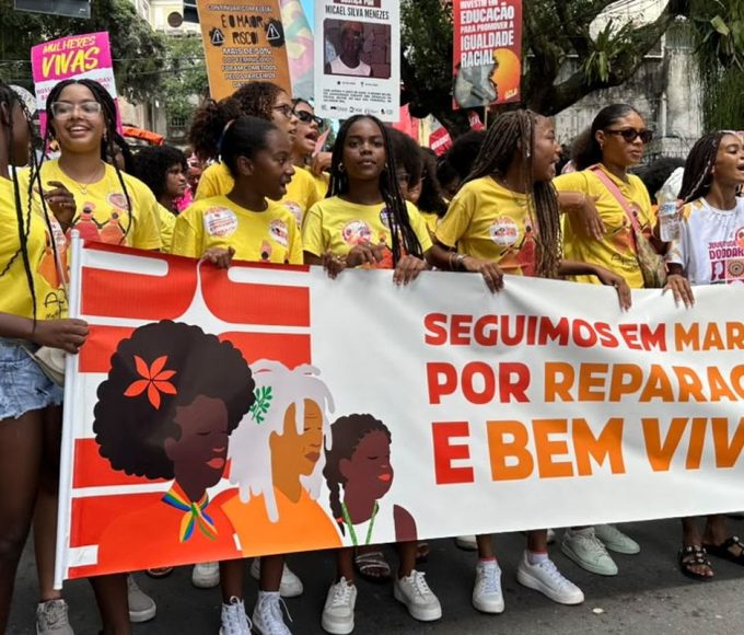 julho-das-pretas:-mulheres-negras-marcham-pelas-ruas-de-todo-pais